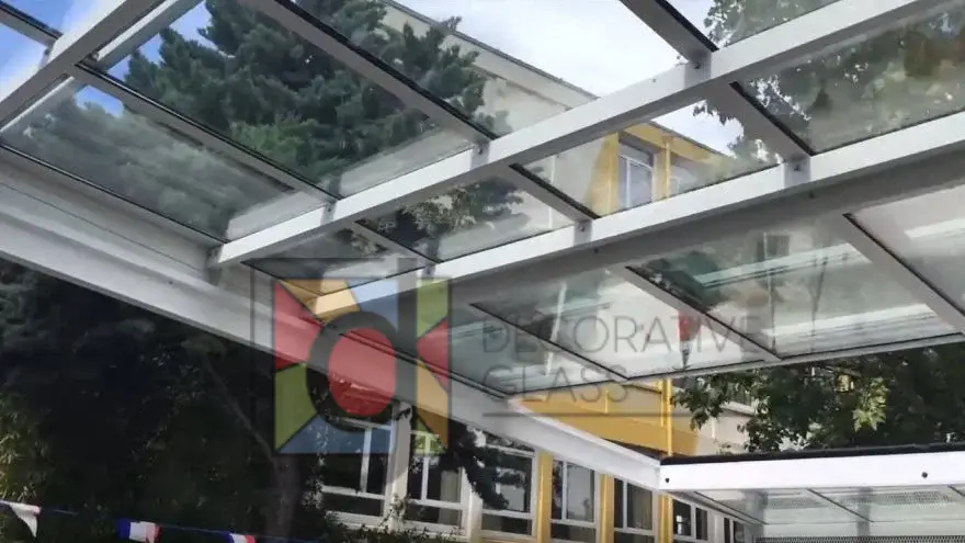 أسقف زجاجية للمناور الداخلية